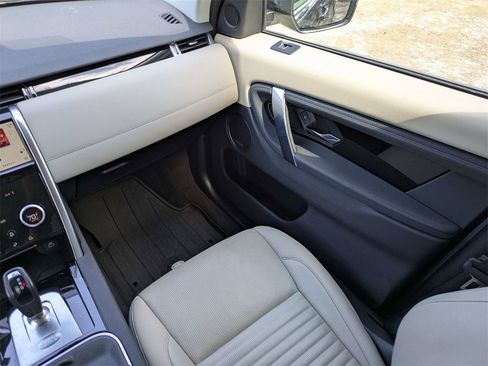 Used 2023 Land Rover Discovery Sport SE image 18