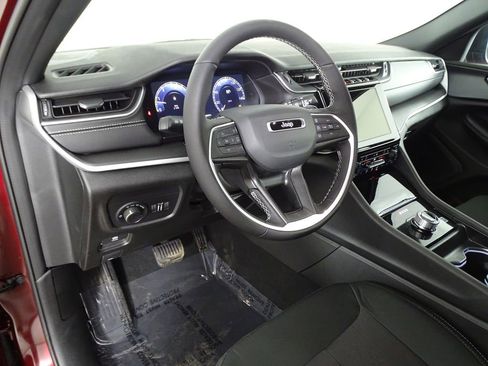 New 2025 Jeep Grand Cherokee Laredo image 23