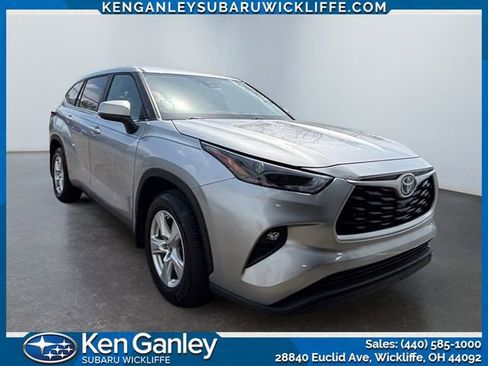 Used 2023 Toyota Highlander LE AWD/4WD image 7