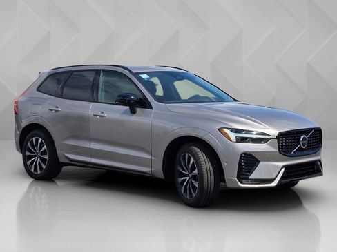 Certified 2025 Volvo XC60 B5 Plus AWD/4WD image 12