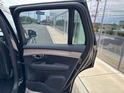 Certified 2025 Volvo XC90 B6 Plus AWD/4WD image 12