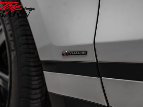 Used 2018 Land Rover Range Rover Velar R-Dynamic HSE image 16