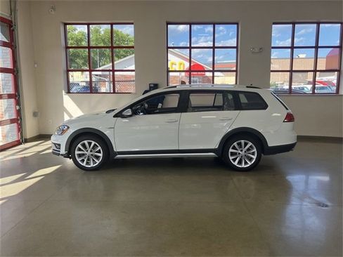 Used 2017 Volkswagen Golf Alltrack SE image 4