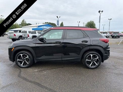 Used 2021 Chevrolet TrailBlazer RS w/ Sun and Liftgate Package AWD/4WD image 3