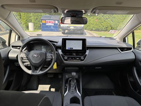 Used 2025 Toyota Corolla LE FWD image 15