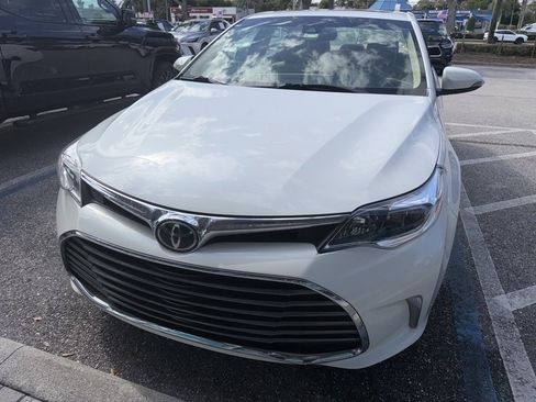 Used 2017 Toyota Avalon XLE image 4