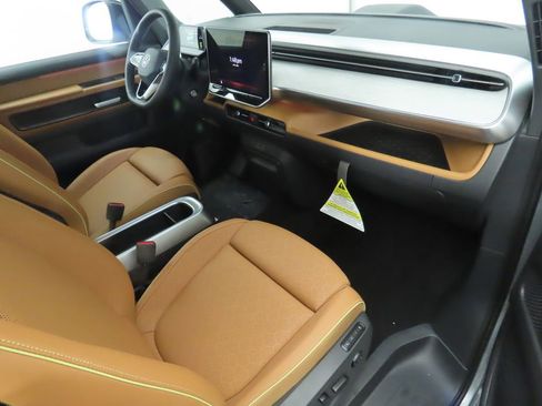 New 2025 Volkswagen ID. Buzz Pro S image 18