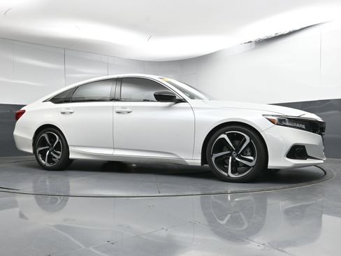 Used 2021 Honda Accord Sport image 25