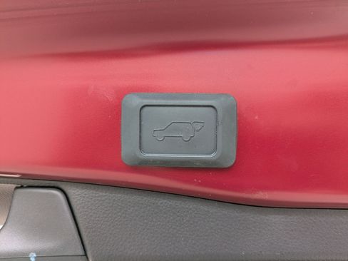 Used 2022 Toyota RAV4 XLE Premium image 23