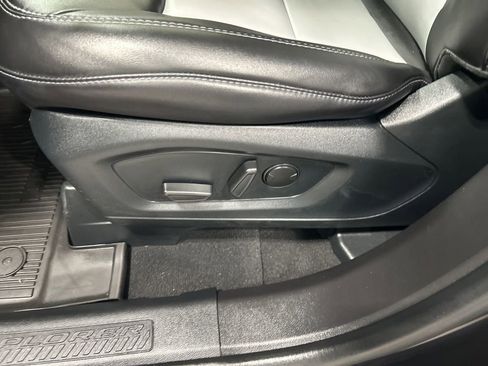 Used 2023 Ford Explorer XLT w/ Equipment Group 202A AWD/4WD image 11