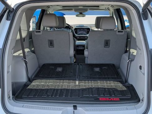 Used 2022 GMC Acadia SLT w/ Preferred Package FWD image 10