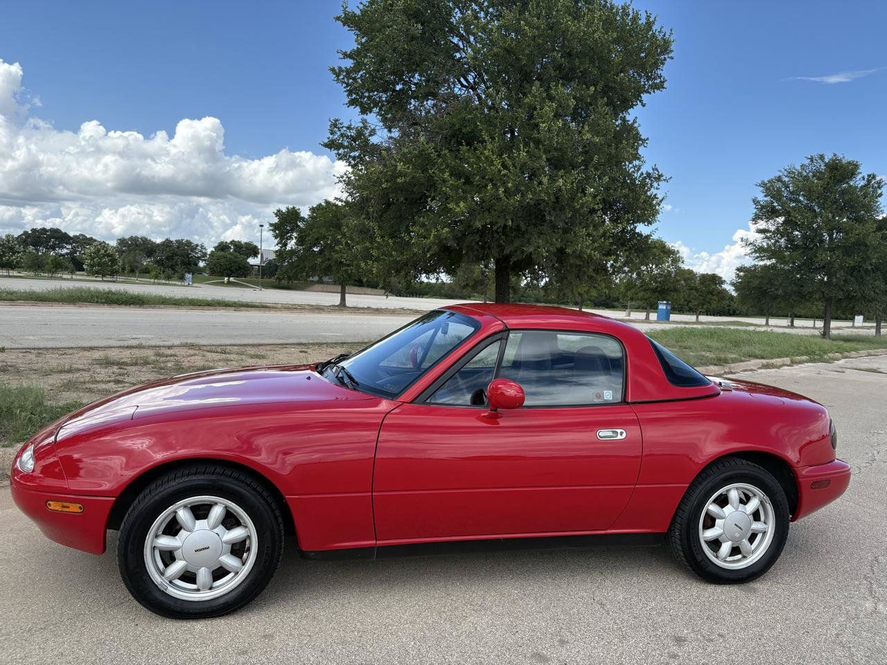 Used 1991 MAZDA MX-5 Miata RWD image 6