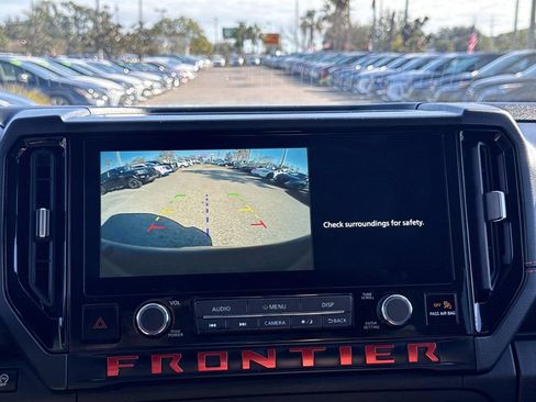 Used 2025 Nissan Frontier PRO-4X image 26