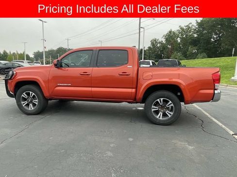 Used 2017 Toyota Tacoma SR5 w/ Tow Package RWD image 5