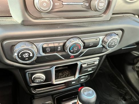 Used 2020 Jeep Wrangler Sport image 31