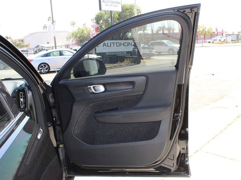 Used 2023 Volvo C40 P8 Recharge Plus w/ Protection Package Premier AWD/4WD image 2