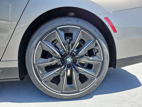 New 2025 BMW i7 xDrive60 image 36