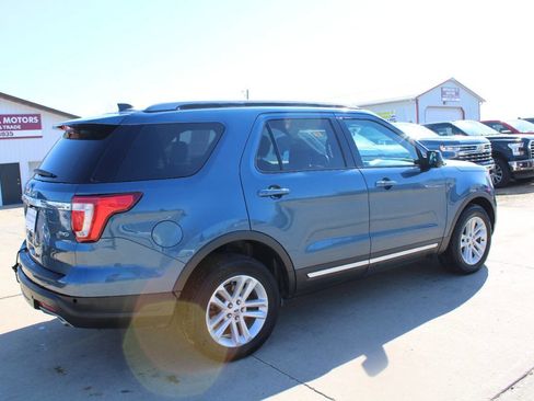 Used 2018 Ford Explorer XLT AWD/4WD image 5