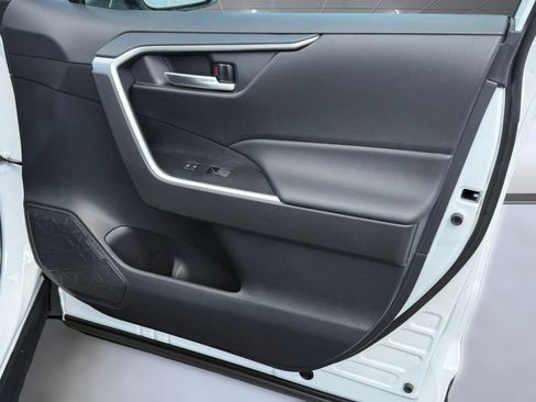 Used 2025 Toyota RAV4 XLE image 32