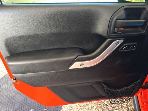 Used 2015 Jeep Wrangler Unlimited Rubicon w/ Connectivity Group image 21