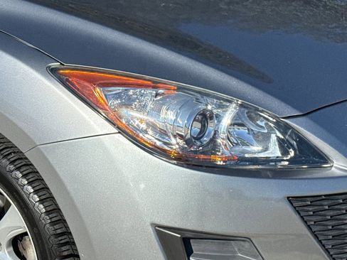 Used 2010 MAZDA MAZDA3 i Touring image 11