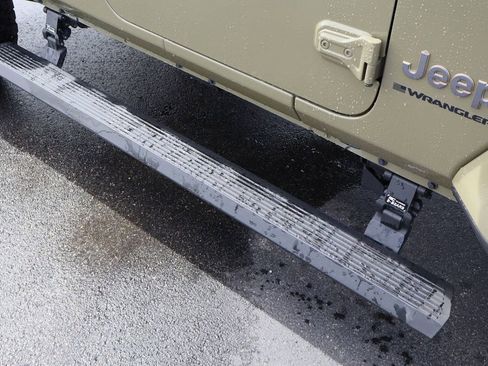 Used 2025 Jeep Wrangler Unlimited Rubicon 392 image 11