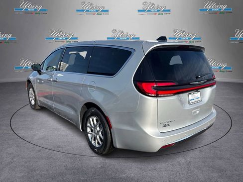 New 2026 Chrysler Pacifica Select image 5