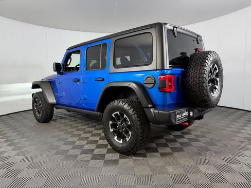 Used 2025 Jeep Wrangler Unlimited Rubicon w/ Convenience Group AWD/4WD image 10