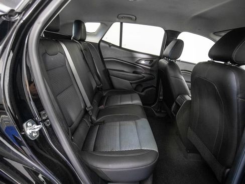 Used 2025 Chevrolet Trax LT FWD image 11
