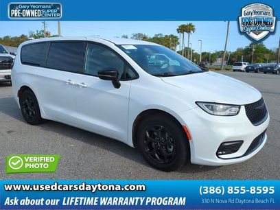 Used 2024 Chrysler Pacifica Select