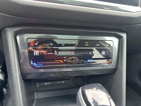 Used 2024 Volkswagen Tiguan SE image 11