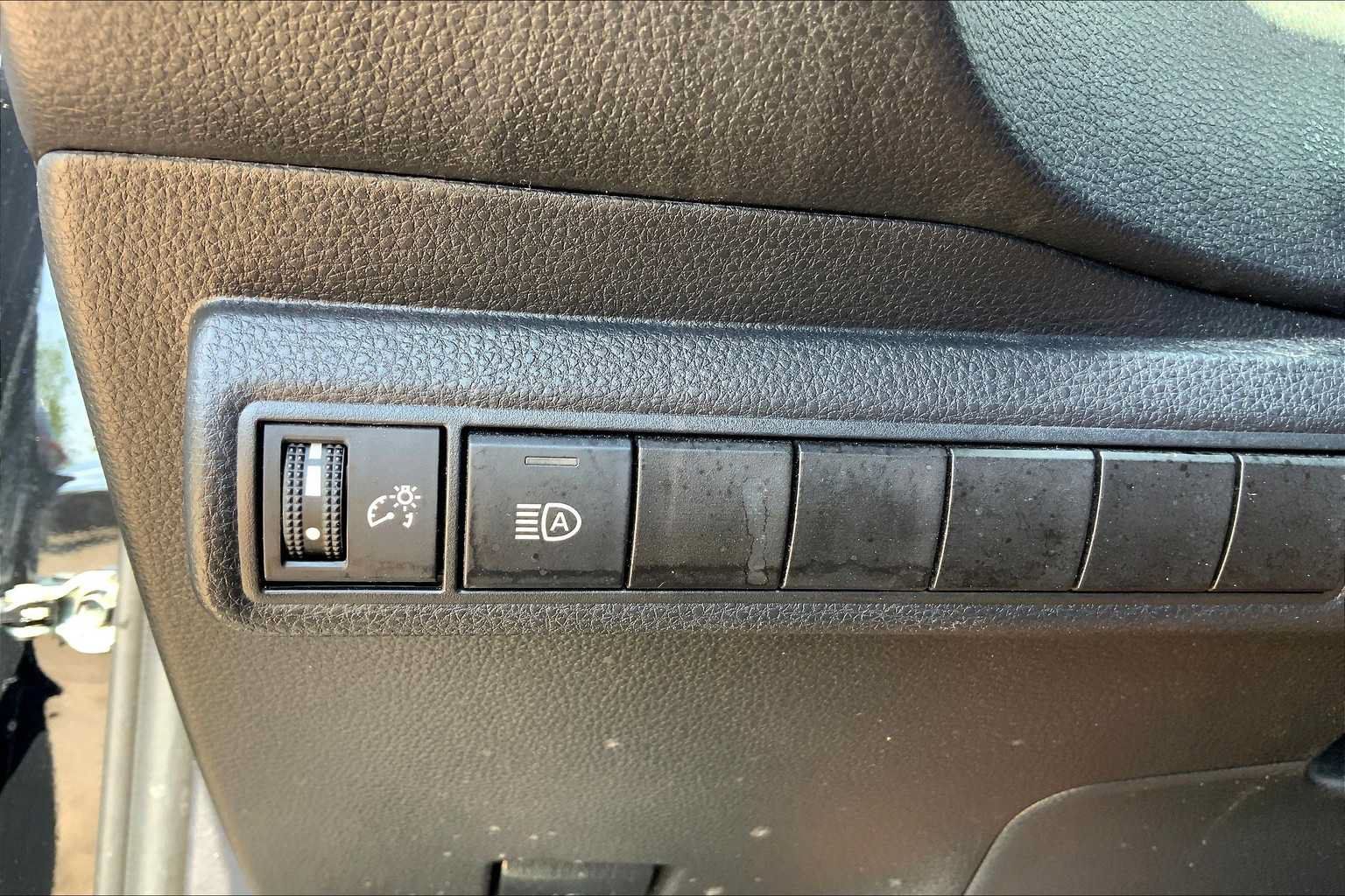 Used 2023 Toyota Corolla LE FWD image 33