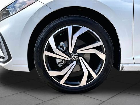 Used 2025 Volkswagen Jetta SEL FWD image 14