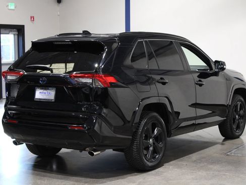 Used 2022 Toyota RAV4 SE w/ Weather & Moonroof Package AWD/4WD image 16