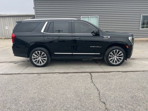 Used 2021 GMC Yukon Denali w/ Denali Premium Package image 4