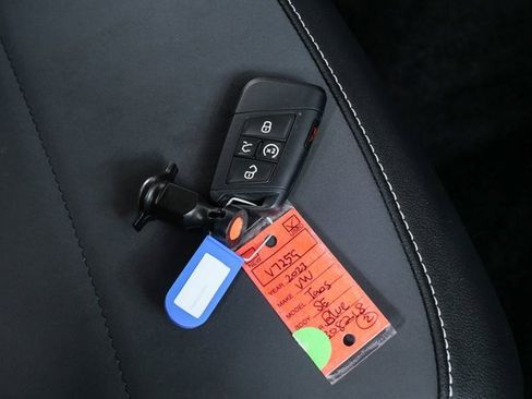 Certified 2023 Volkswagen Taos SE w/ Black Wheel Package image 34