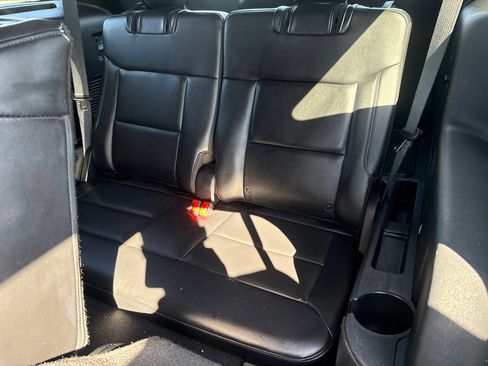 Used 2023 Ford Explorer XLT w/ Equipment Group 202A RWD image 16