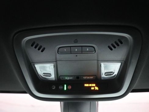 Used 2023 Chevrolet Traverse RS image 34