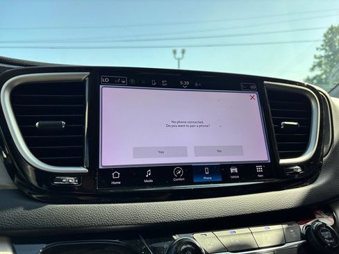 Used 2023 Chrysler Pacifica Touring-L FWD image 29