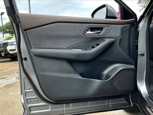 Used 2023 Nissan Rogue SV image 20