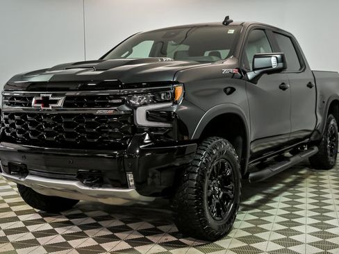 Used 2025 Chevrolet Silverado 1500 ZR2 w/ Technology Package AWD/4WD image 5