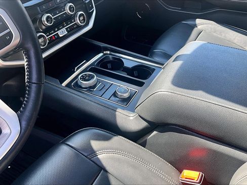 Used 2023 Ford Expedition XLT image 14