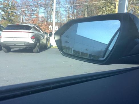 New 2025 Hyundai Elantra Limited image 14