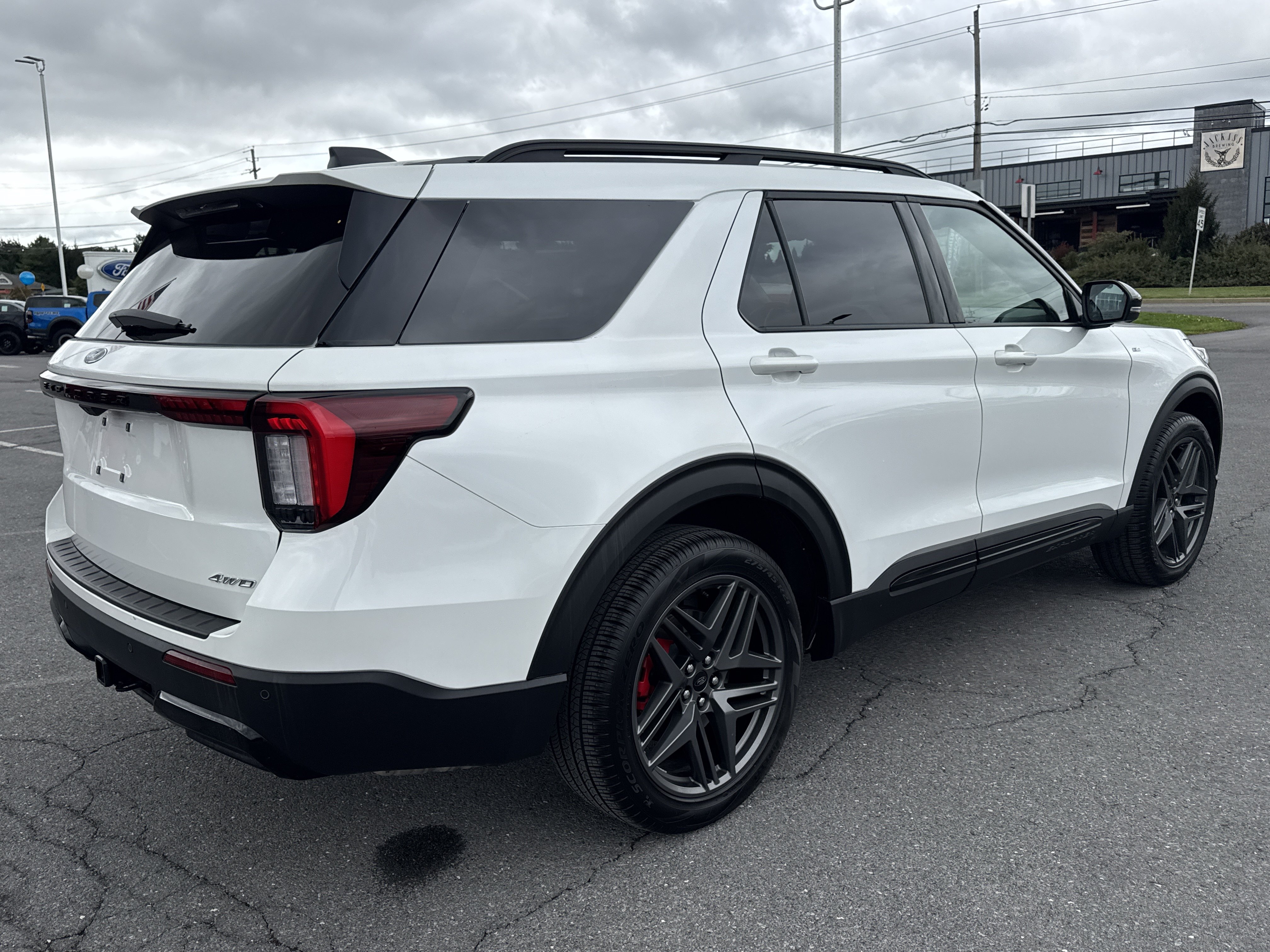 Used 2026 Ford Explorer ST-Line w/ ST-Line Street Pack AWD/4WD image 3