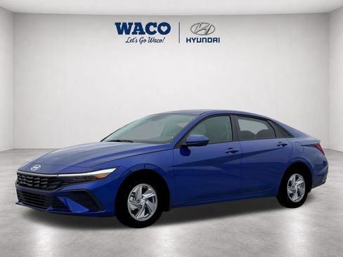 Used 2026 Hyundai Elantra SE w/ Cargo Package FWD image 4
