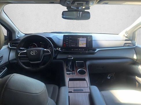 Used 2023 Toyota Sienna XLE w/ XLE Plus Package FWD image 16