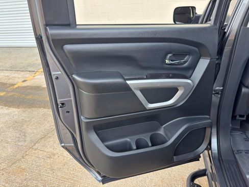 Used 2023 Nissan Titan SV w/ SV Convenience Package RWD image 36