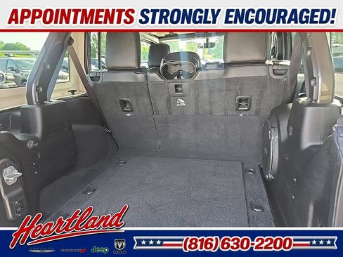 Used 2018 Jeep Wrangler Unlimited Sahara AWD/4WD image 97