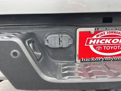 Used 2022 Toyota Tacoma TRD Off-Road w/ Technology Package image 7