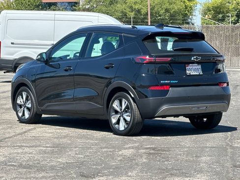 Used 2023 Chevrolet Bolt EUV LT w/ Convenience Package FWD image 5